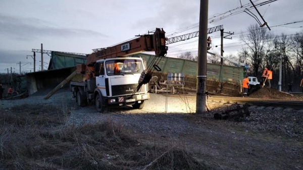 Под Днепром восемь грузовых вагонов сошли с поезда Под Днепром восемь грузовых вагонов сошли с поезда