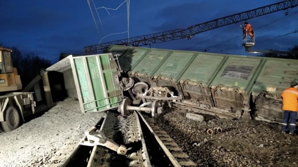 Под Днепром восемь грузовых вагонов сошли с поезда Под Днепром восемь грузовых вагонов сошли с поезда