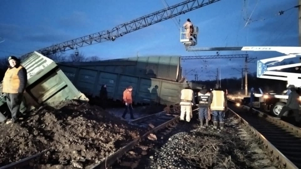 Под Днепром восемь грузовых вагонов сошли с поезда Под Днепром восемь грузовых вагонов сошли с поезда