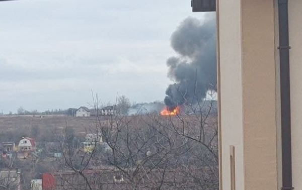 Под Киевом идут бои, в городе слышна стрельба
