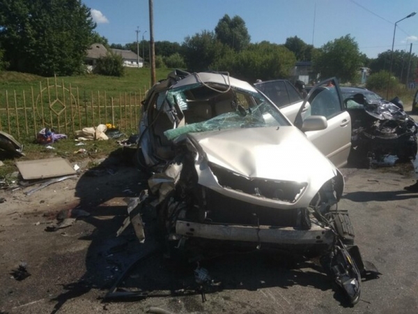 Под Киевом Lexus смял Kia: пять пострадавших Под Киевом Lexus смял Kia: пять пострадавших