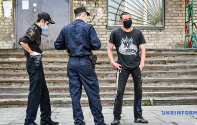 Под Киевом закрыли еще одно общежитие на карантин Под Киевом закрыли еще одно общежитие на карантин