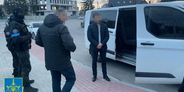 Под Львовом и.о. мэра требовал от волонтера 100 тысяч грн с автобуса с гуманитаркой Под Львовом и.о. мэра требовал от волонтера 100 тысяч грн с автобуса с гуманитаркой