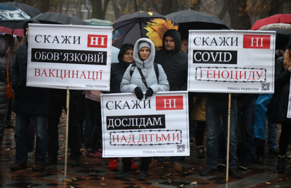 Под Радой митингуют антивакцинаторы: Киев остановился в пробках Под Радой митингуют антивакцинаторы: Киев остановился в пробках