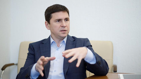Подоляк объяснил, почему украинцы массово покидают родину