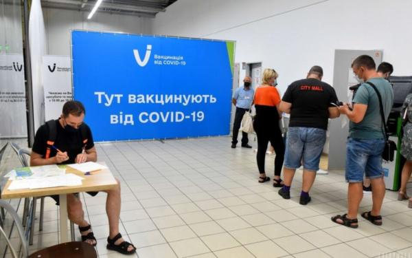 Полгода с начала вакцинации: сколько украинцев успели привить от коронавируса Полгода с начала вакцинации: сколько украинцев успели привить от коронавируса
