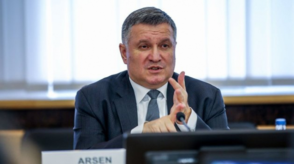 Политический взрыв по-украински. Почему Аваков внезапно ушел в отставку Политический взрыв по-украински. Почему Аваков внезапно ушел в отставку