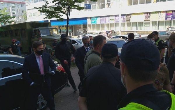 Порошенко отказался получить подозрение - адвокат Порошенко отказался получить подозрение - адвокат