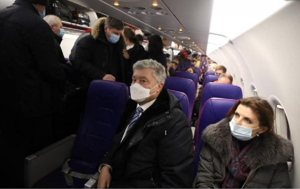 Порошенко снова заметили в аэропорту в Варшаве Порошенко снова заметили в аэропорту в Варшаве
