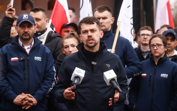Правительство Польши пригрозило Украине новыми торговыми ограничениями Правительство Польши пригрозило Украине новыми торговыми ограничениями