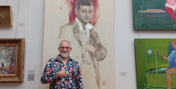 Президент Зеленский стал императором. Чем удивляют первые с начала войны выставки в Киеве Президент Зеленский стал императором. Чем удивляют первые с начала войны выставки в Киеве