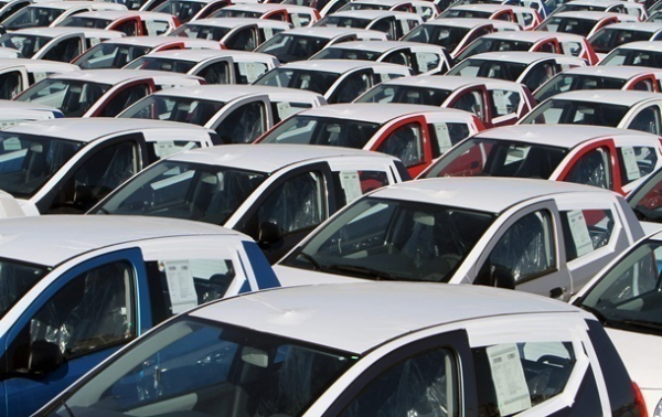 Продажи легковых авто в Украине упали более чем наполовину Продажи легковых авто в Украине упали более чем наполовину