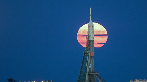 Ракеты Илона Маска пока не летают. НАСА просит Роскосмос доставить на МКС американского астронавта Ракеты Илона Маска пока не летают. НАСА просит Роскосмос доставить на МКС американского астронавта