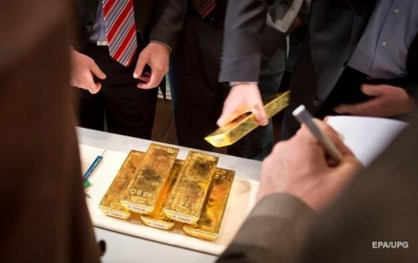 РФ более чем в три раза увеличила продажу золота РФ более чем в три раза увеличила продажу золота