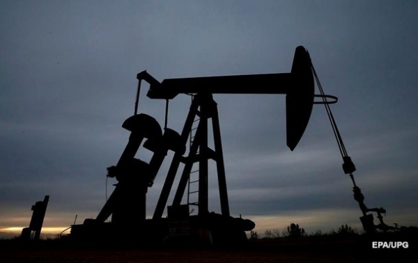 РФ и Саудовская Аравия планируют сократить добычу нефти - СМИ РФ и Саудовская Аравия планируют сократить добычу нефти - СМИ