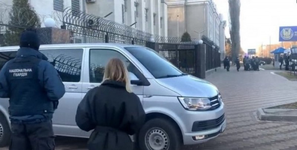 Россия эвакуирует из Украины всех дипломатов Россия эвакуирует из Украины всех дипломатов