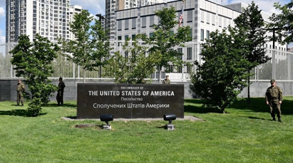 Россия и олигархи не пускают Украину в Европу — посольство США Россия и олигархи не пускают Украину в Европу — посольство США