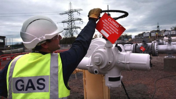 Россия снова сокращает прокачку газа в Европу. Ставки в энергетической войне растут Россия снова сокращает прокачку газа в Европу. Ставки в энергетической войне растут
