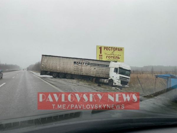 Словно каток: на трассе Киев-Житомир произошло сразу несколько ДТП Словно каток: на трассе Киев-Житомир произошло сразу несколько ДТП