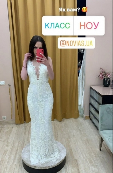 Sonya Kay провела с поклонниками примерку свадебного платья Sonya Kay провела с поклонниками примерку свадебного платья