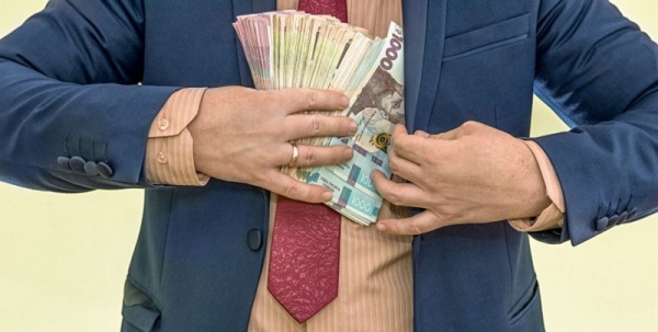 Стало известно, сколько получаются украинские топ-чиновники