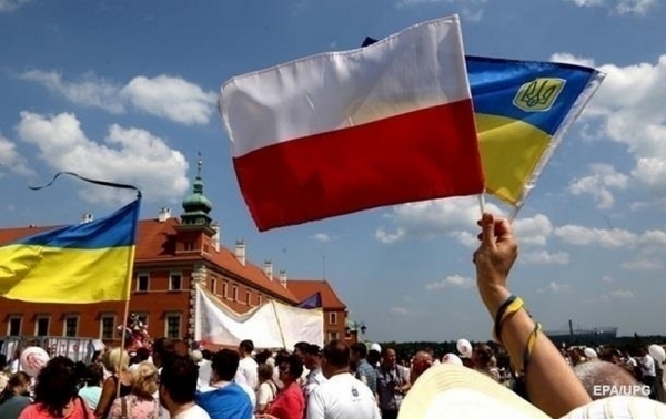 Стало известно, сколько украинцев до сих пор находится в Польше Стало известно, сколько украинцев до сих пор находится в Польше