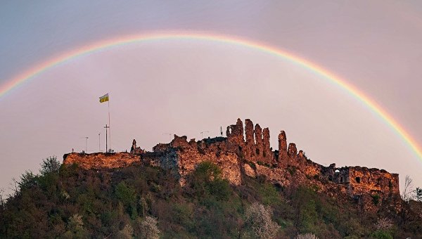 Стоны, призраки и таинственные символы: мистические замки Западной Украины