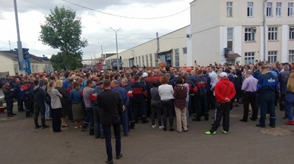 Стреляют себе в ногу. К чему приведёт долгая забастовка белорусских предприятий Стреляют себе в ногу. К чему приведёт долгая забастовка белорусских предприятий