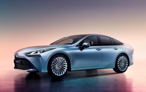 Toyota представила экологичный седан на водороде Toyota представила экологичный седан на водороде