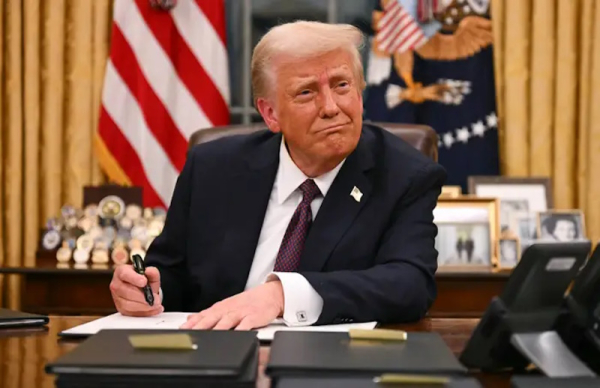 Трамп добавил для сбор в $100,000 за визу H-1B Трамп добавил для сбор в $100,000 за визу H-1B