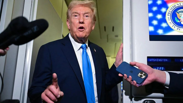 Трамп ужесточил тарифы против Канады из-за видеоролика с Рейганом Трамп ужесточил тарифы против Канады из-за видеоролика с Рейганом