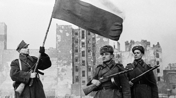 Удар в спину. Правда о том, как беглые польские эмигранты воевали с СССР из Лондона Удар в спину. Правда о том, как беглые польские эмигранты воевали с СССР из Лондона