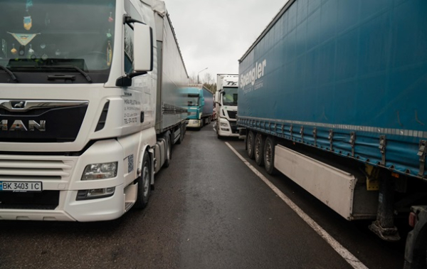 Украина отреагировала на остановку Польшей пропуска грузовиков Украина отреагировала на остановку Польшей пропуска грузовиков