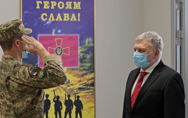 Украина перевела воинские звания на стандарты НАТО Украина перевела воинские звания на стандарты НАТО