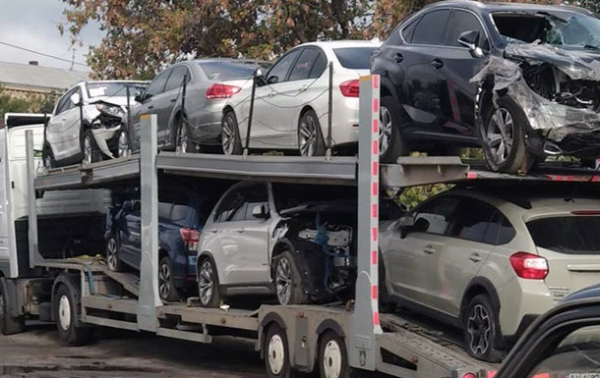 Украинцы купили почти 200 тысяч импортируемых подержанных авто за год Украинцы купили почти 200 тысяч импортируемых подержанных авто за год