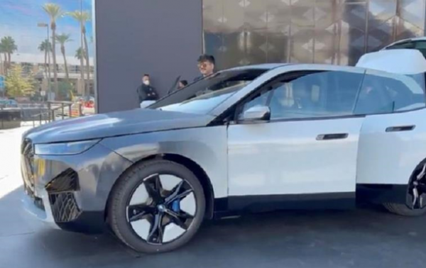 В BMW показали электрокар с изменяющимся цветом В BMW показали электрокар с изменяющимся цветом
