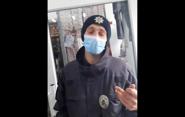 В Черновцах владелица выгнала полицию из магазина В Черновцах владелица выгнала полицию из магазина