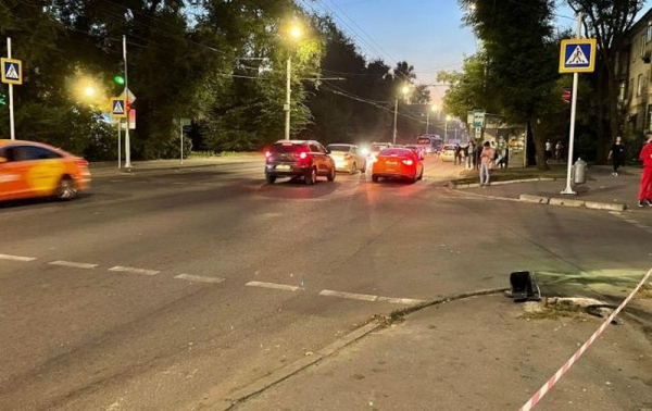 В Днепре Mercedes столкнулся с Mitsubishi: шесть пострадавших В Днепре Mercedes столкнулся с Mitsubishi: шесть пострадавших