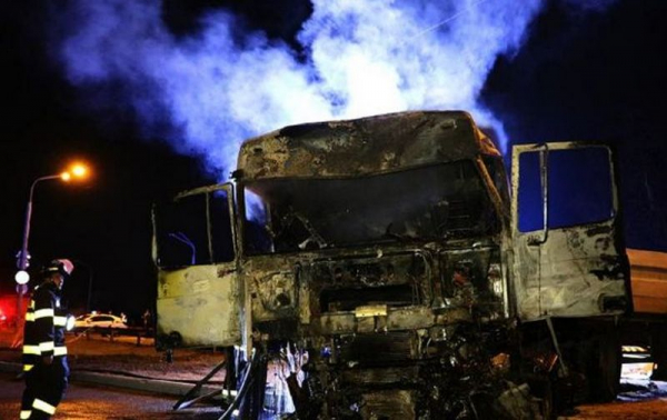 В Днепропетровской области в ДТП попали сразу четыре грузовика В Днепропетровской области в ДТП попали сразу четыре грузовика