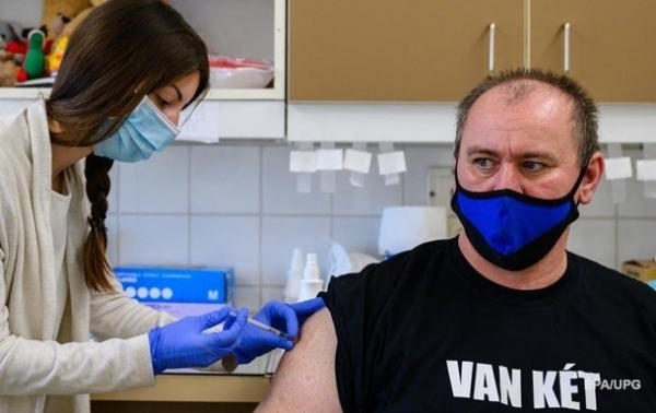 В Эстонии вскоре начнут вакцинировать всех желающих В Эстонии вскоре начнут вакцинировать всех желающих