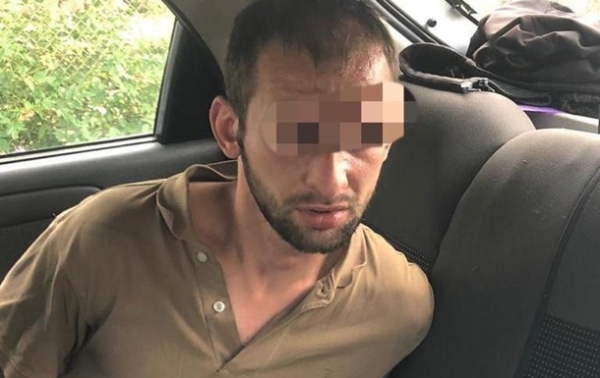 В Фастове мужчина зарезал сестру и двух квартирантов В Фастове мужчина зарезал сестру и двух квартирантов