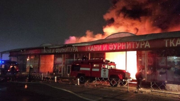 В Харькове на рынке «Барабашово» сгорели десятки павильонов В Харькове на рынке «Барабашово» сгорели десятки павильонов