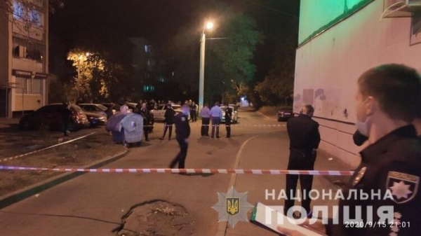 В Харькове пьяные подростки напали на патрульного В Харькове пьяные подростки напали на патрульного