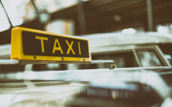 В Херсоне таксист спас мать с ребенком от жуткой смерти В Херсоне таксист спас мать с ребенком от жуткой смерти