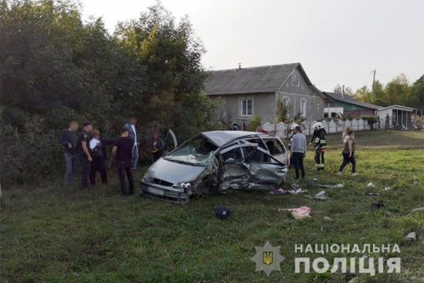В Хмельницкой области фура раздавила легковушку: семь пострадавших В Хмельницкой области фура раздавила легковушку: семь пострадавших