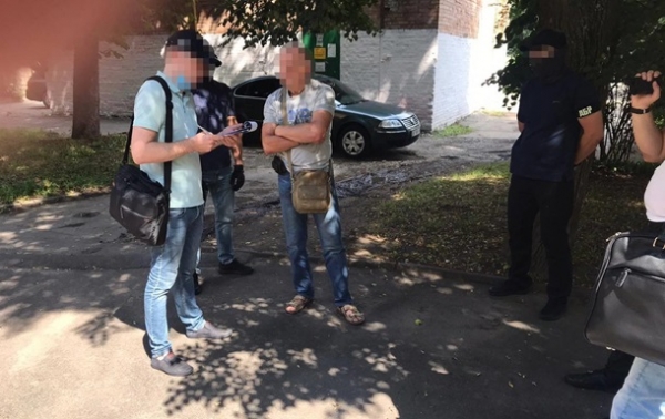 В Хмельницкой области начальника Фискальной службы задержали на взятке В Хмельницкой области начальника Фискальной службы задержали на взятке