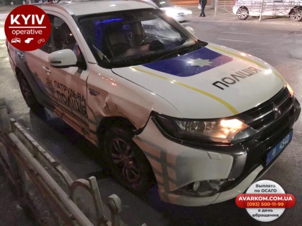 В Киеве авто полицейских не разминулось с такси Uber В Киеве авто полицейских не разминулось с такси Uber