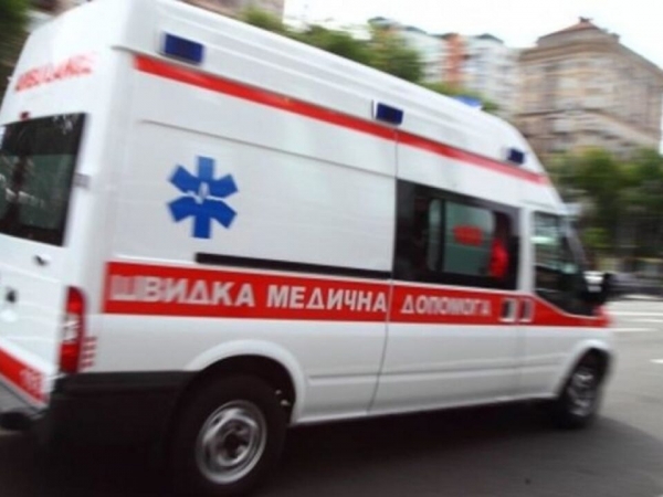 В Киеве из окна ТЦ выпал 23-летний охранник