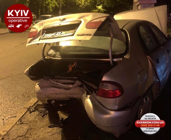 В Киеве из-за поворота на большой скорости произошло ДТП с возгоранием