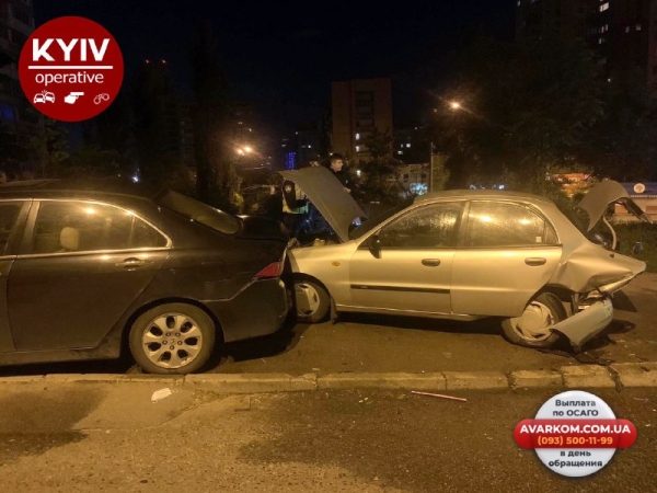 В Киеве из-за поворота на большой скорости произошло ДТП с возгоранием